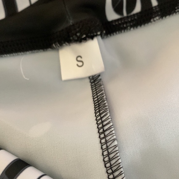 🎵Unisex 2 Piece tracksuit Music Notes Musical Piano Keys🎵 - Picture 9 of 10